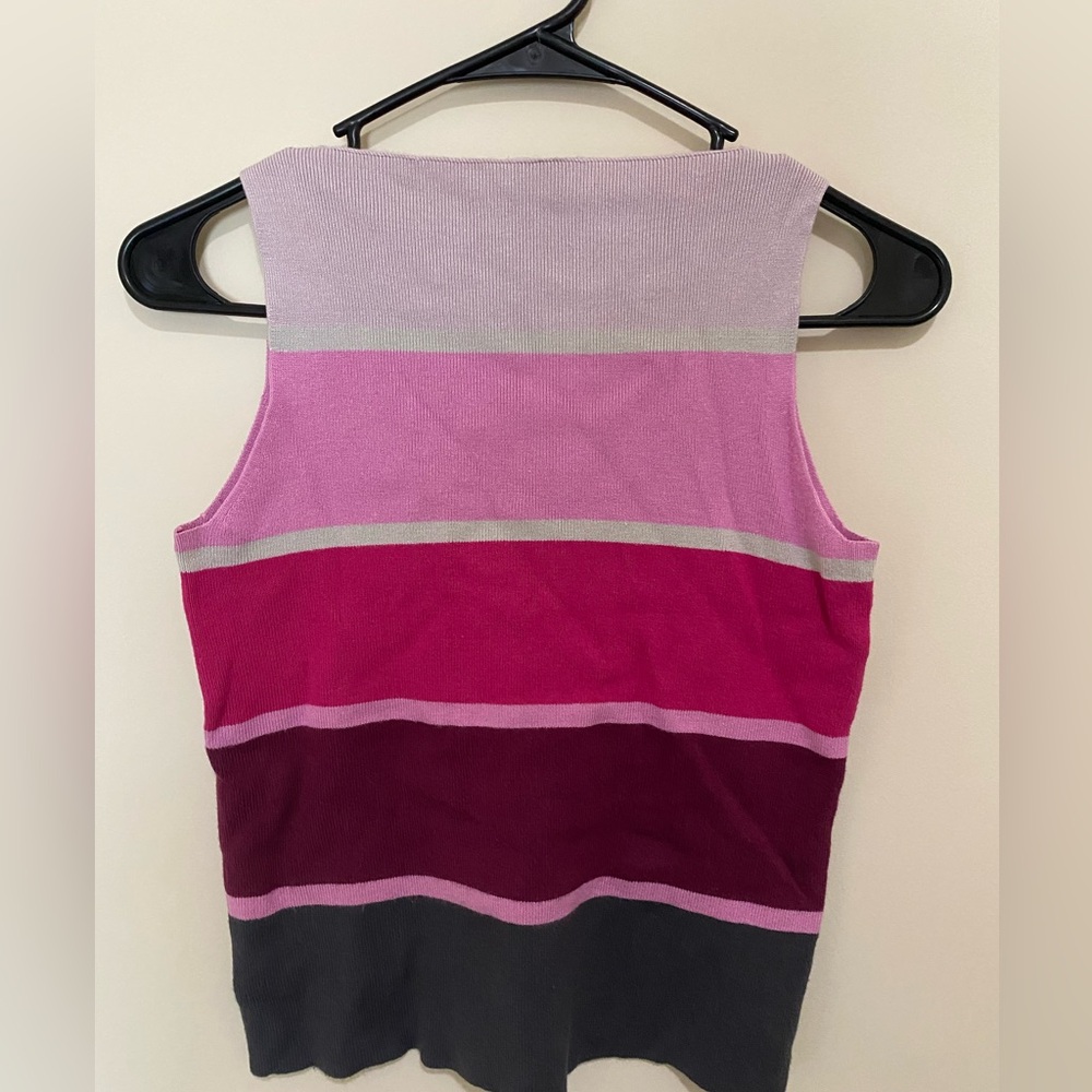 Cute Erik Stewart top size S